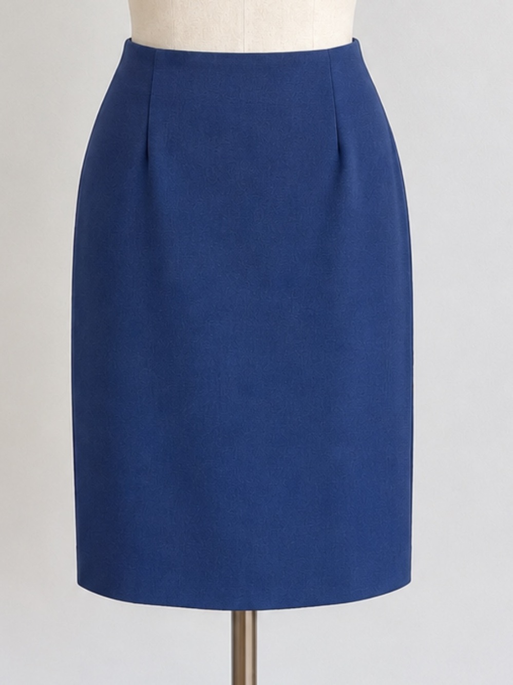 Lafayette 1488 Classic Navy Pencil Skirt, 25.5’ long, 37’waist. 100% wool, lined